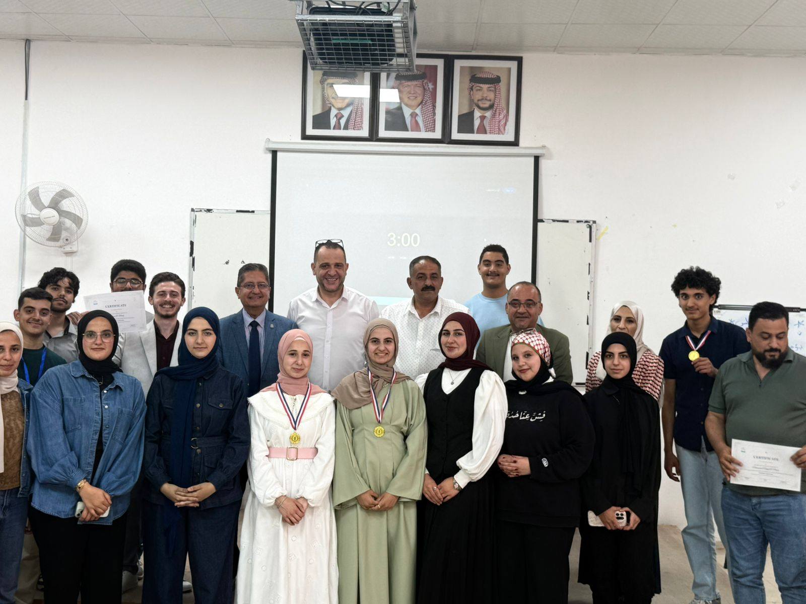 ظمت كلية تكنولوجيا المعلومات وعلوم الحاسوب وبالتعاون مع عمادة شؤون الطلبة وبتنظيم من فريق تسلا تك Tesla Tech الطلابي مسابقة المناظرات الطلابية.