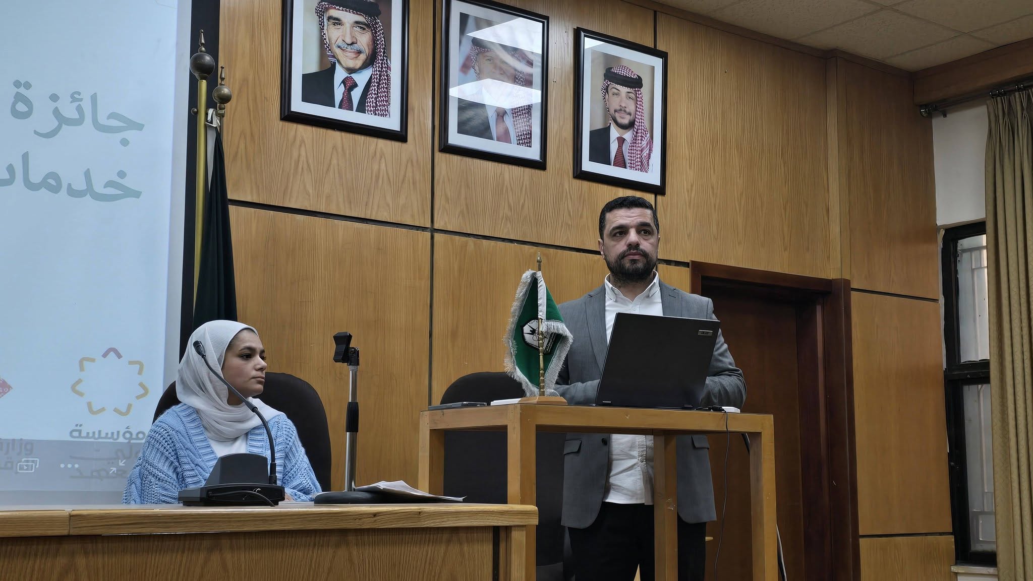 عقدت يوم الأحد الماضي  ورشة تعريفية بجائزة ولي العهد لأفضل تطبيق خدمات حكومية لدورتها الخامسة، وذلك بتنظيم من فريق الجائزة في وزارة الاقتصاد الرقمي والريادة 