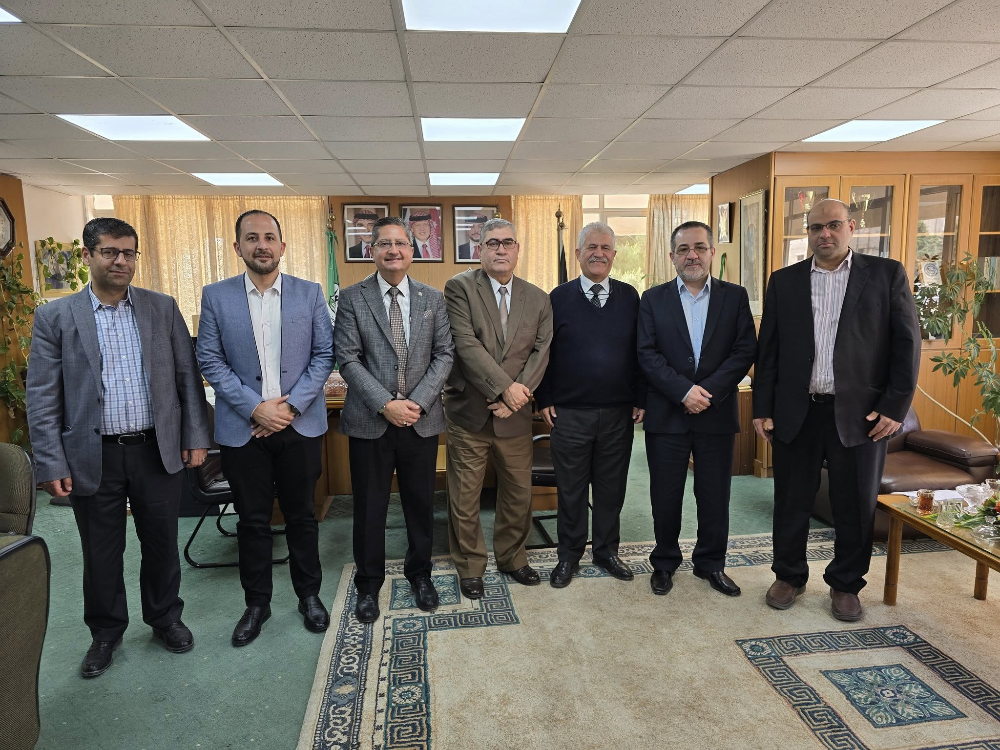 استقبلت الكلية فريق من شركة الدائرة الخضراء Green Circle المتخصصة في مجال الأمن السيبراني حيث تم بحث سبل التعاون وإمكانية توقيع مذكرة تفاهم مع الجامعة تتضمن إمكانية تدريب وتشغيل الطلبة وكذلك انشاء مركز تميز للامن السيبراني.